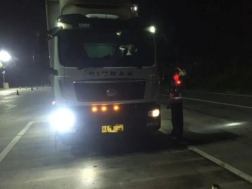 贺州交警 治防宣 同步,拧紧道路运输 安全阀 平安货运